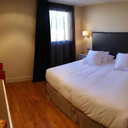 Komentu Maitea Hotell