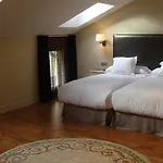 Отель Komentu Maitea 4*