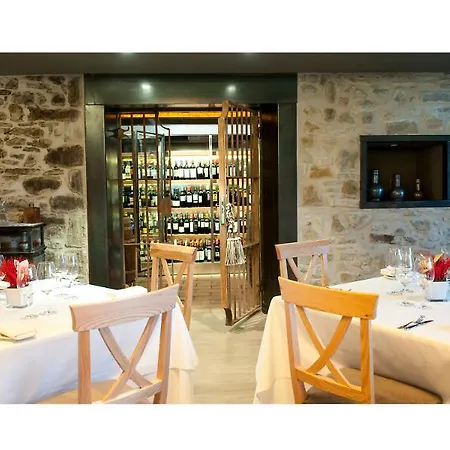 Hotel Komentu Maitea 4*