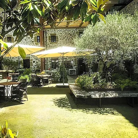 Komentu Maitea Hotel 4*
