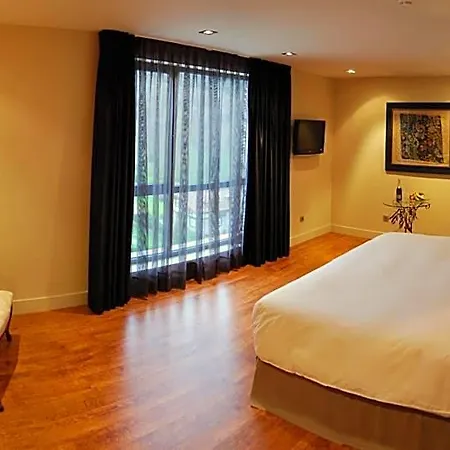 Komentu Maitea Hotel 4*