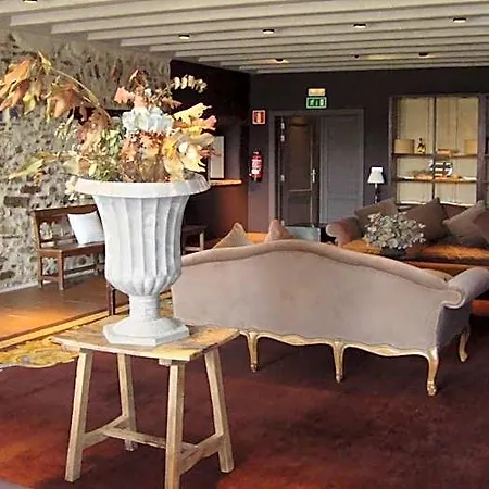 Komentu Maitea Hotel
