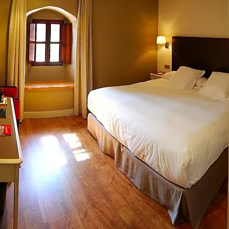 Komentu Maitea Hotel