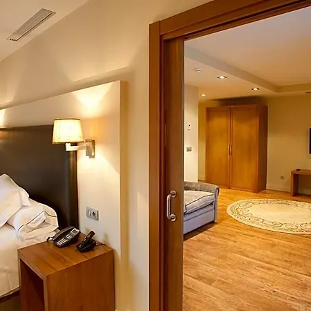 Hotel Komentu Maitea 4*