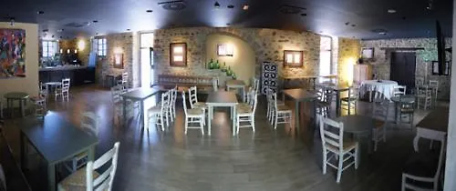 Komentu Maitea Hotel