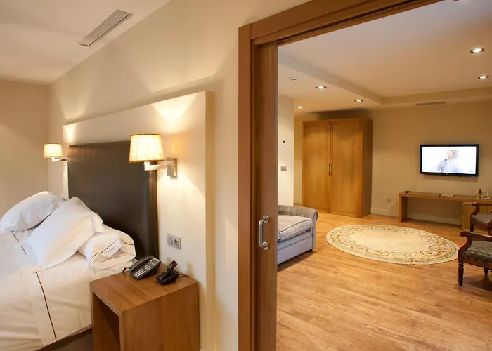 Komentu Maitea Hotel