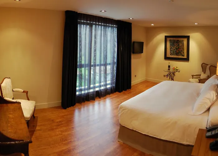 Komentu Maitea Hotel